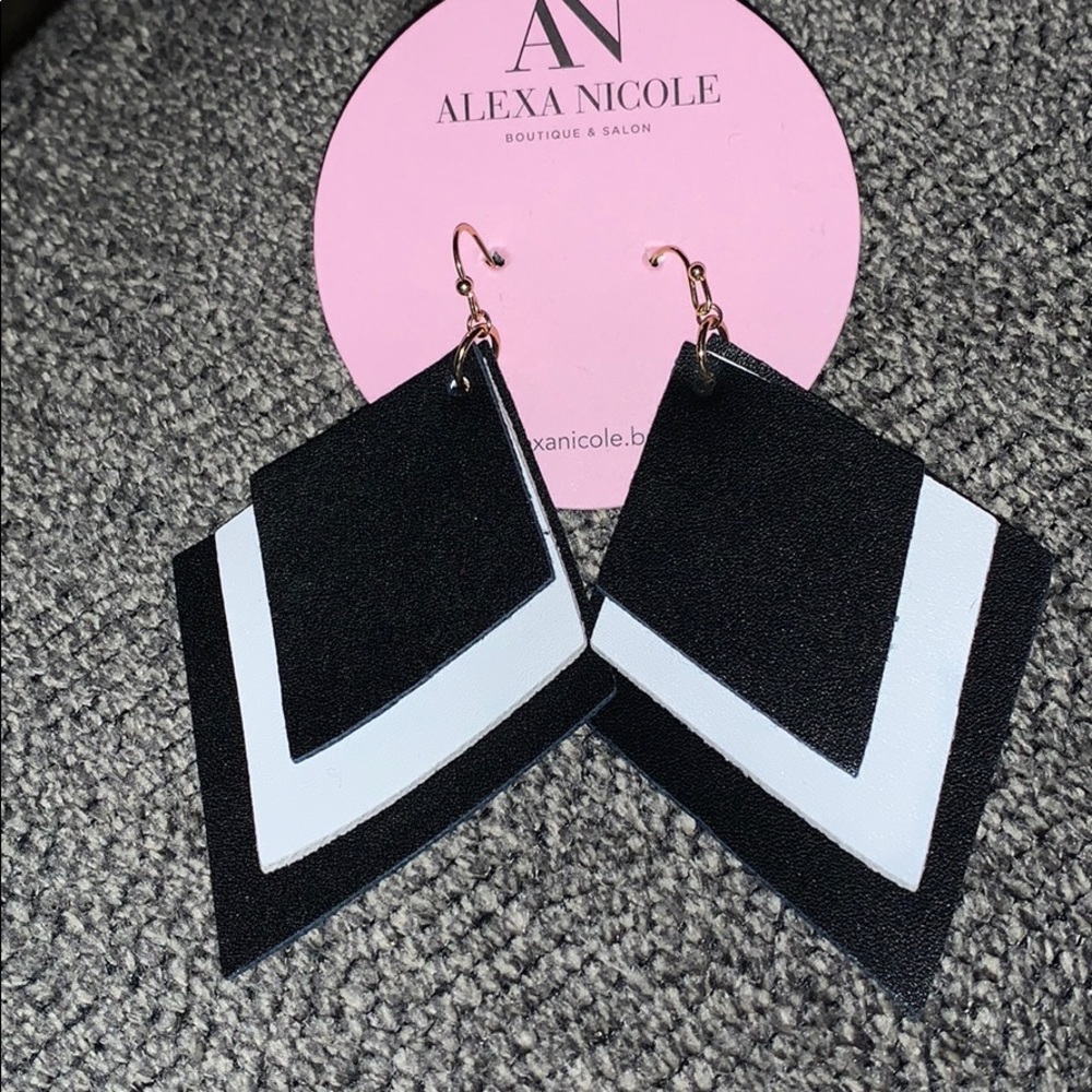 🖤EARRINGS🤍